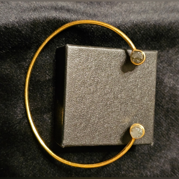 Gold-plated silver bangel with moonstone gemstones at each end - Picture 4 of 6